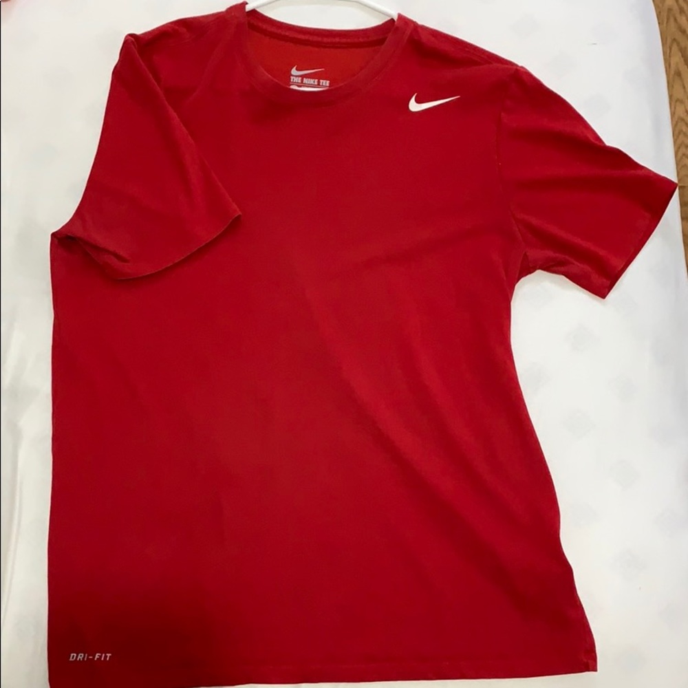 Red nike tee